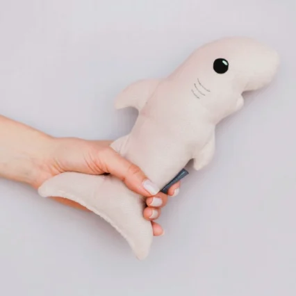 HARLEY AND CHO Hračka pre psa Žralok–Karalok Prášková